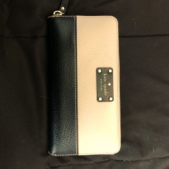 Kate spade wallet - Picture 1 of 1